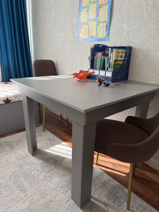 Стол 90*100см  сатылады