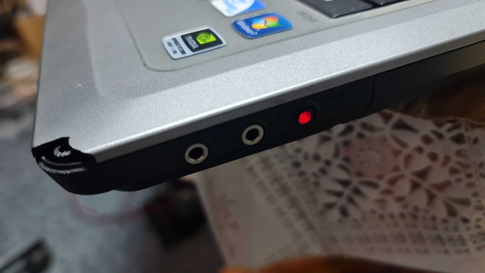 Лаптоп 47 cm/18,4″ Widescreen Display