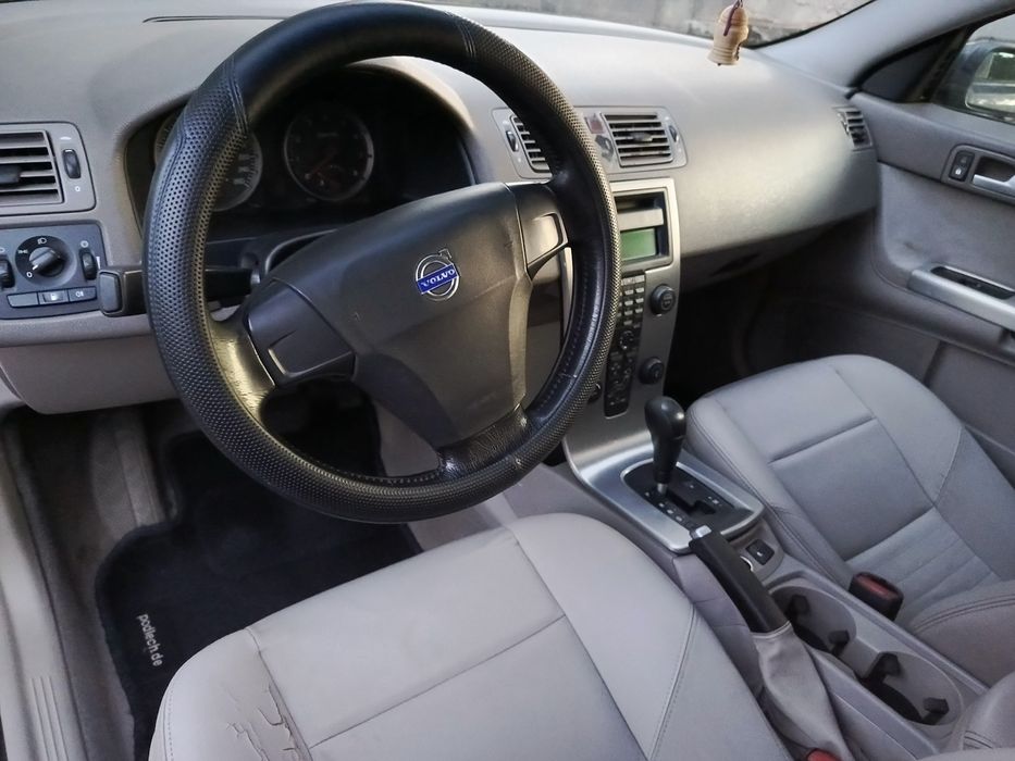 Автомобиль Volvo S40