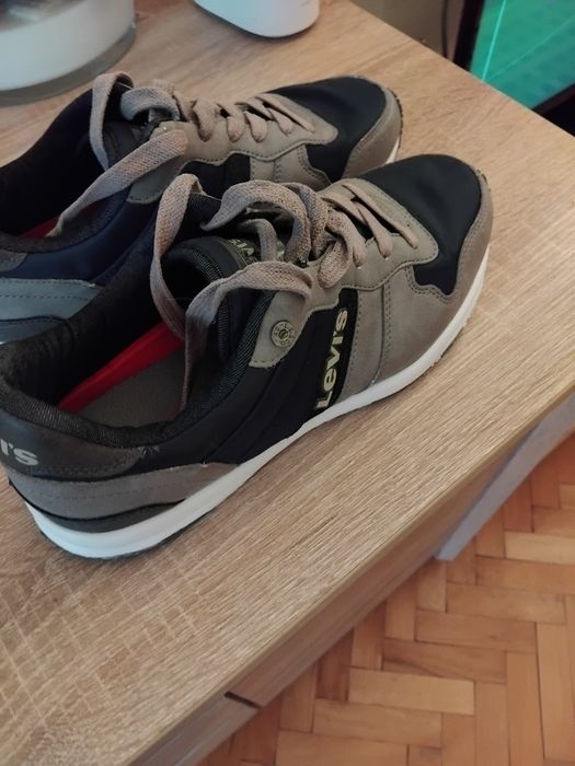 Мъжки обувки Levi's  номер 42 запазени