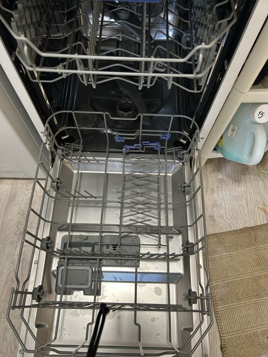 Продам посудомойку Midea DWF8-7618QW