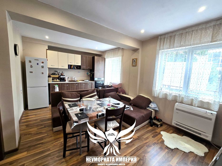 Продавам тристаен апартамент с площ от 68кв.м. на първи етаж с 1/2 от двор 315кв.м. в гр.Асеновград, квартал Зъбче - снимка 4