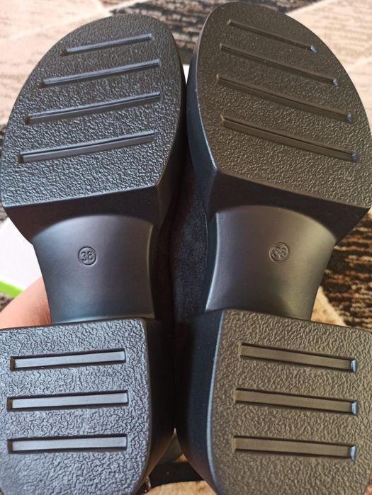 Женские туфли черные