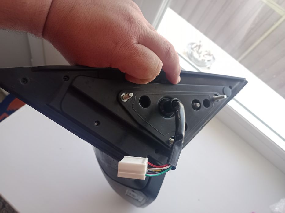 Правовое боковое зеркало