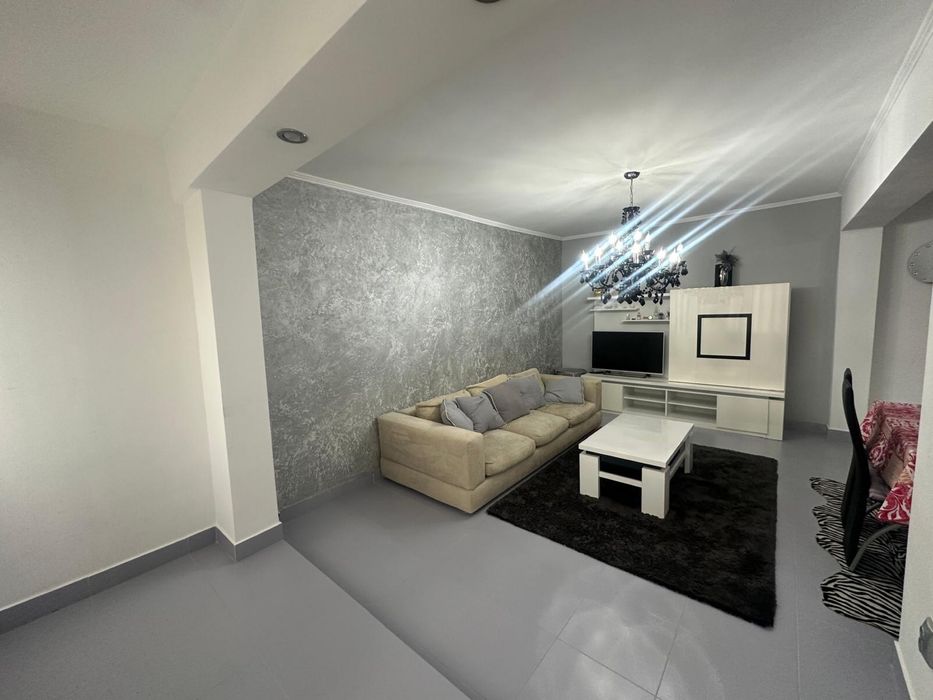 Inchiriez apartament 3 camere