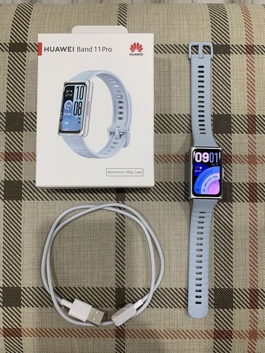 Смарт часы Huawei Band 11 Pro в идеальном состоянии.
