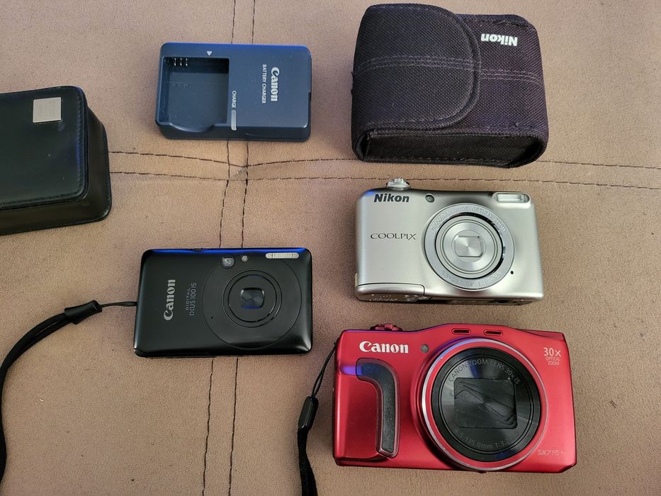 Два Canon-а и един Nikon комплект