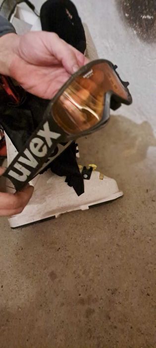 Скиорски очила Uvex или Carrera