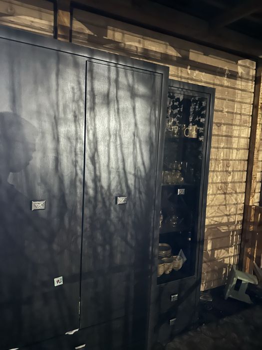 Стол, 3 матраса, 2 шкафа, диван