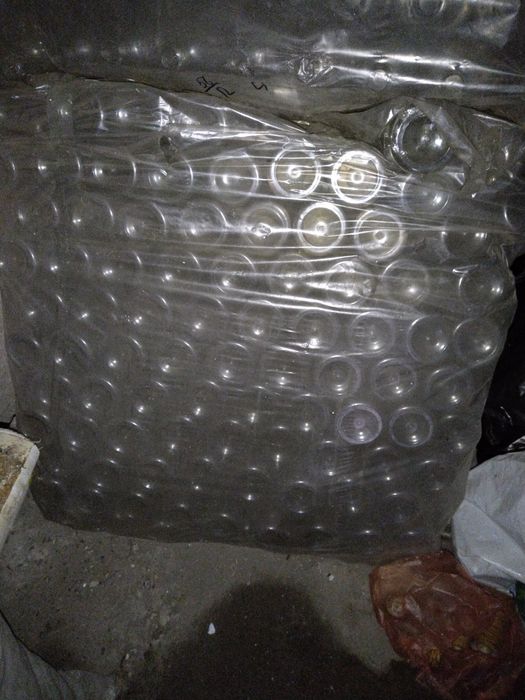 Продам бутылки объем 1 литр