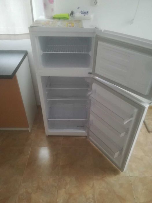 Продавам хладилник Беко