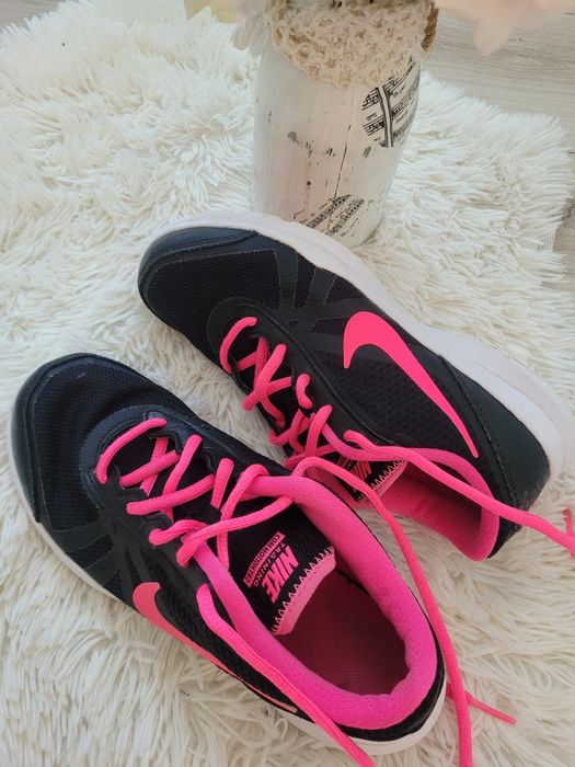 Дамски маратонки Nike и BLVR