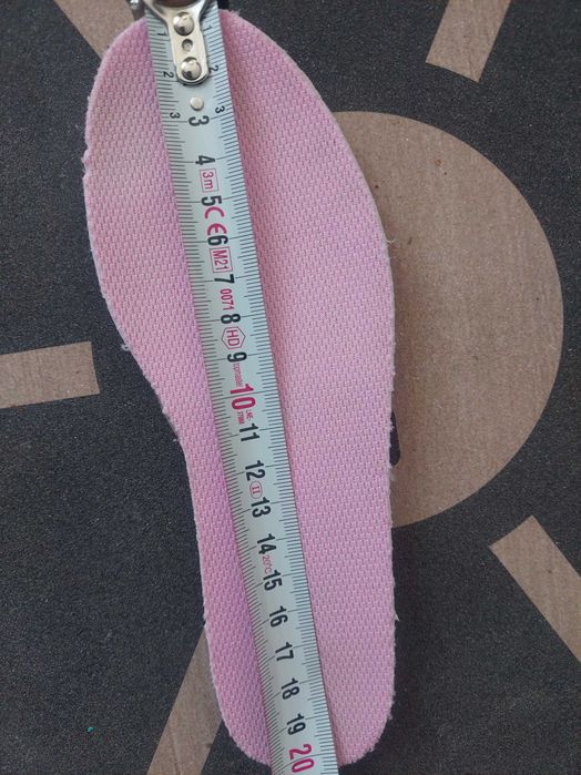 Бели маратонки за момиче