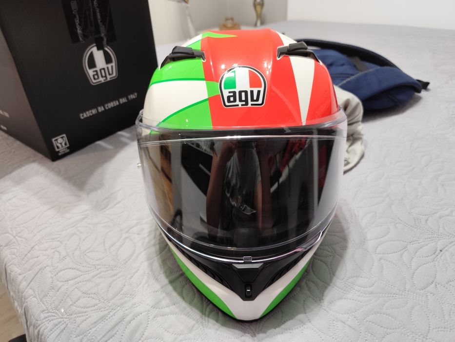 Продавам каска AGV