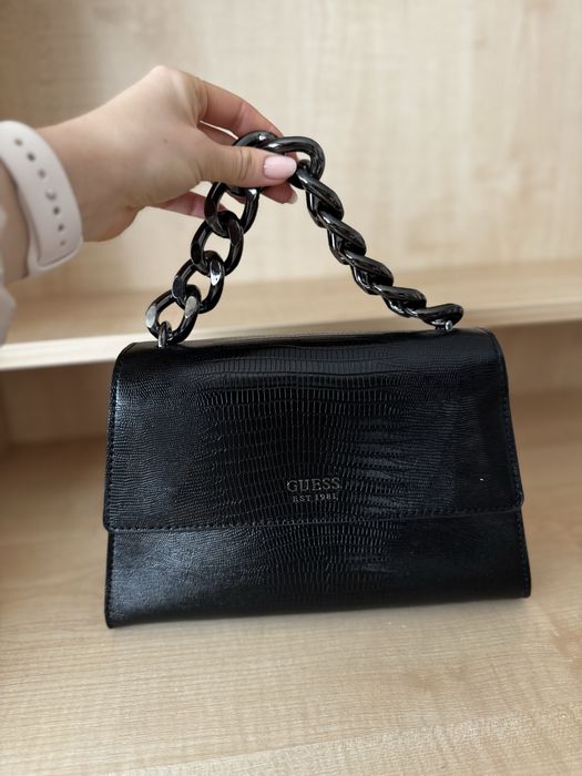 GUESS стилна дамска чанта