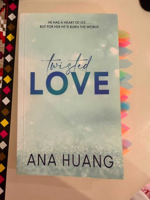 Книга Ана Хуан «Twisted Love»
