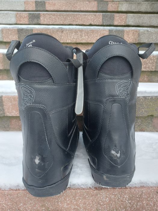 Сноуборд с автомати и обувки