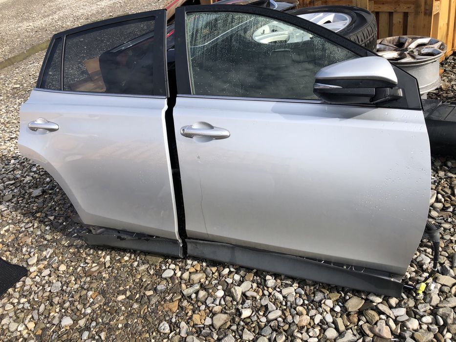 Usa dreapta fata/usa dreapta spate Toyota rav 4. 2013-2017. Oglinda