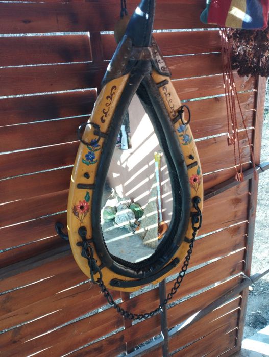 Vând oglinda Jug de cal