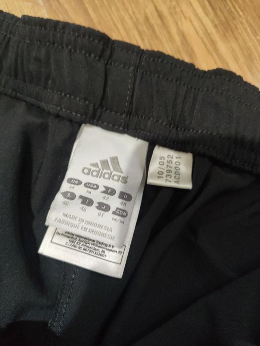 Pantaloni scurți de damă Adidas elastici mărimea M
