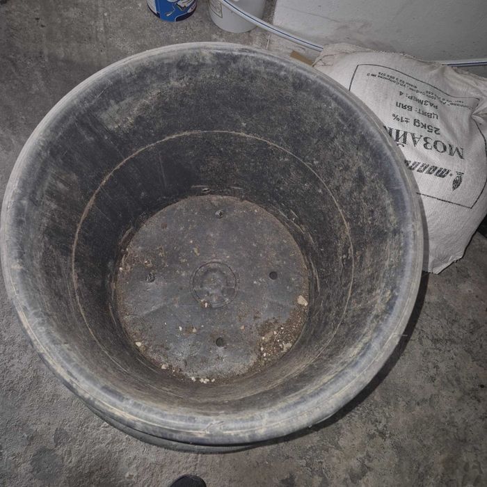 Професионални пластмасови саксии за фиданки и храсти.