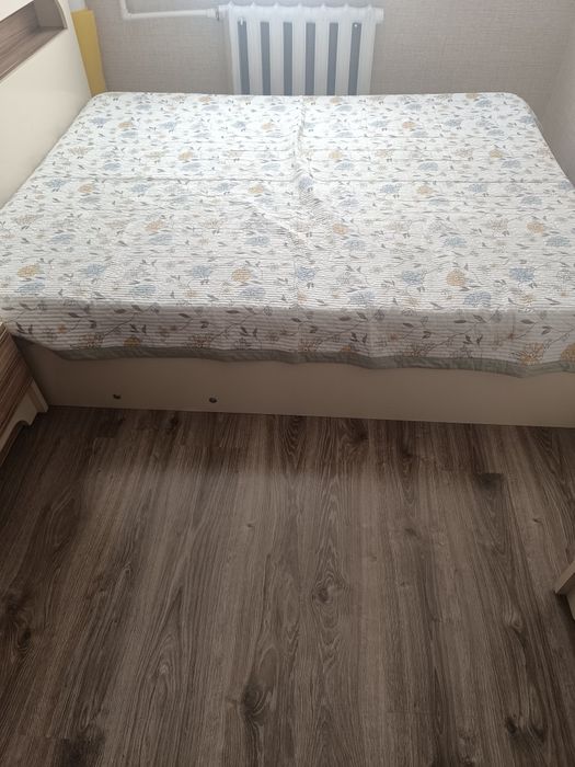 Кровать с матрасом