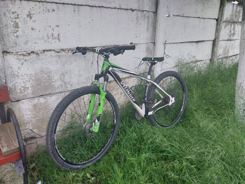 Bicicleta specialized cu suspensi rock shox