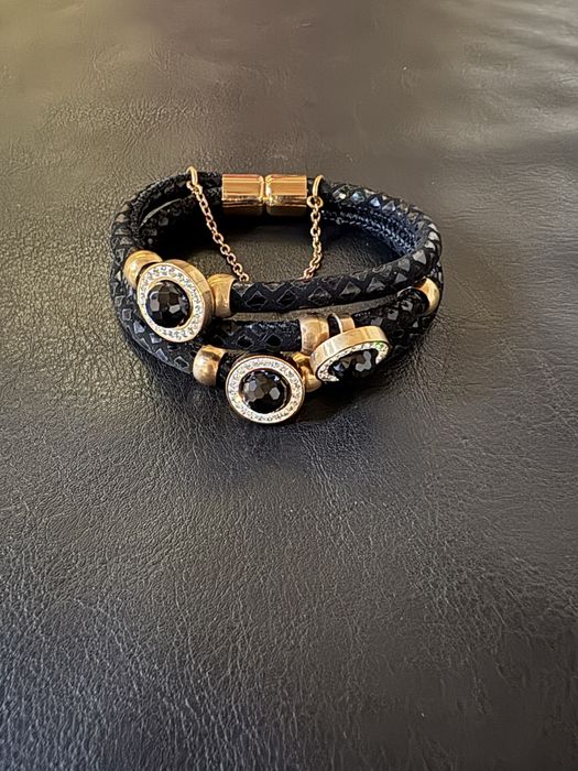 Дамска гривна, изработена от кожа и стомана