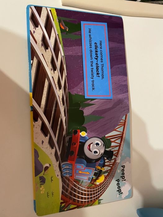 Vând carte puzzle Thomas ediție limitata