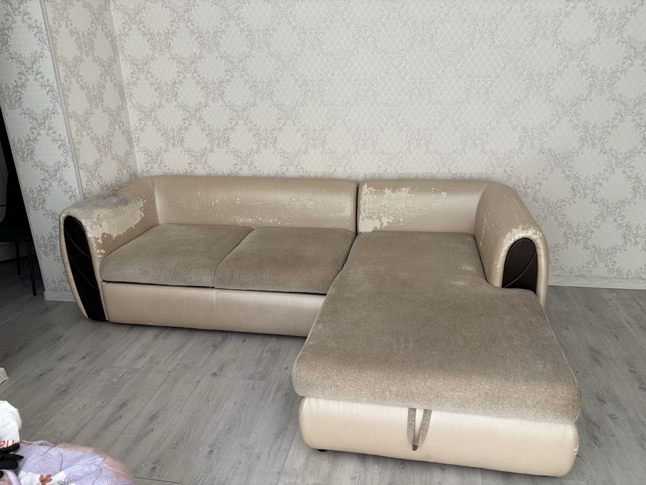 Продам диван в хорошем состояние