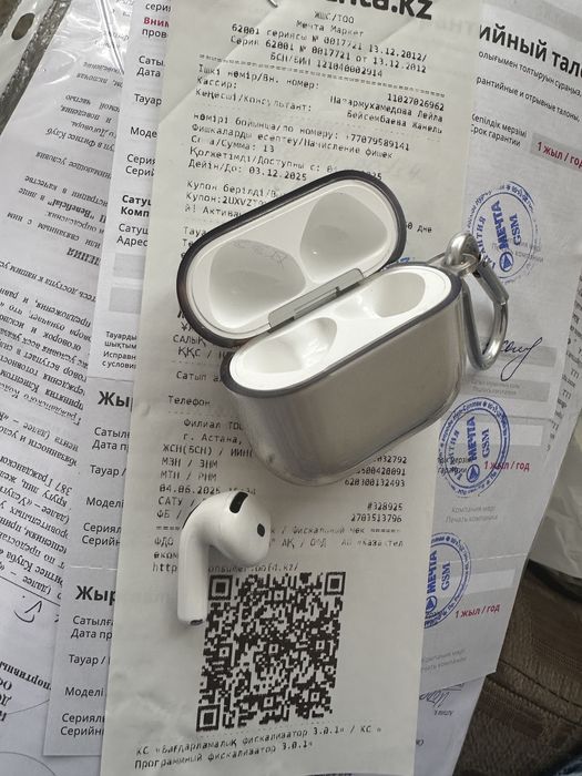 Продается Airpods 4 with Active Noise Cancellation, б/у