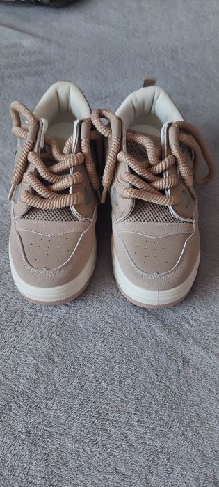 Adidași numărul 38