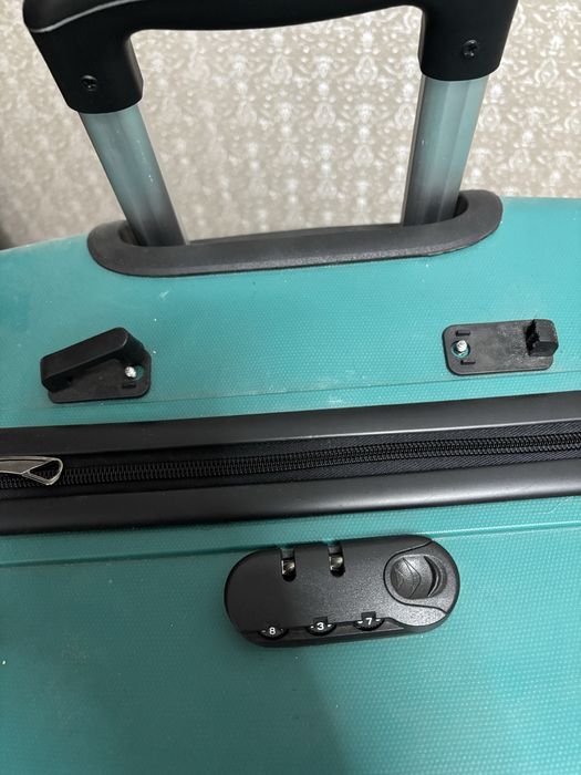 Чемодан сатылады