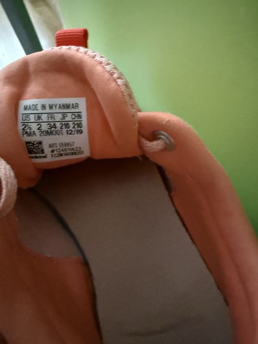 Маратонки adidas номер 34