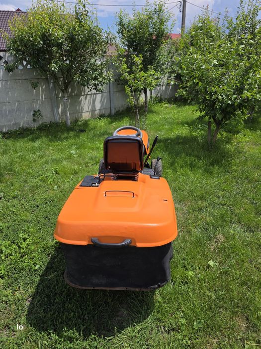 Husqvarna CT151  tractoraș de tuns iarba și gazon are 15 Cp transmisie  Hidrostatică. Made in USA