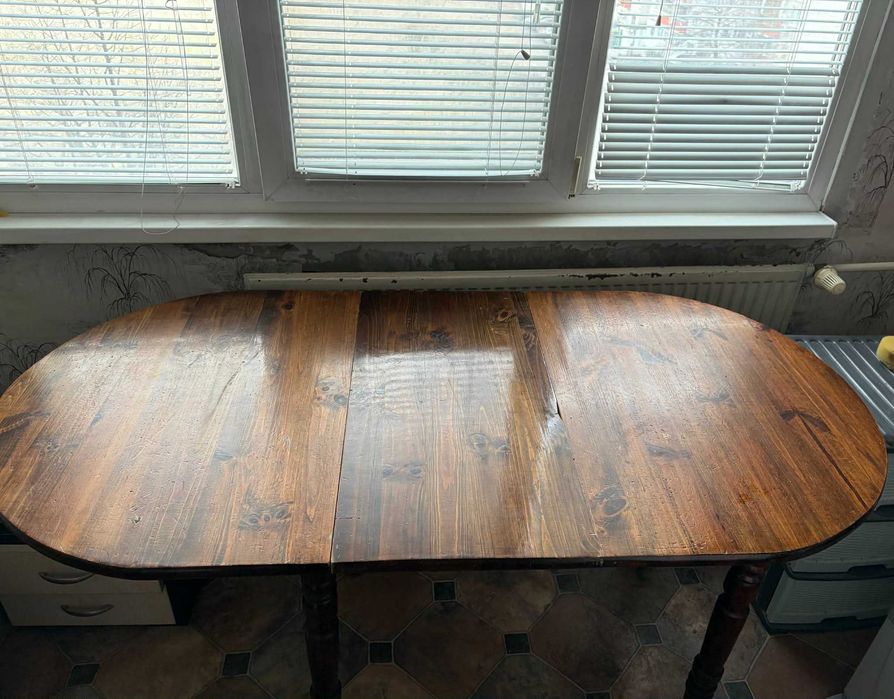 Трапезарна маса масивно дърво