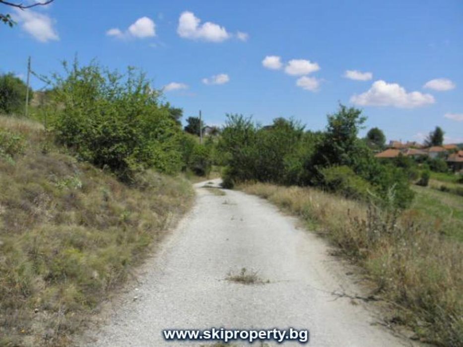 Имот с гледки към планината в Гуцал!