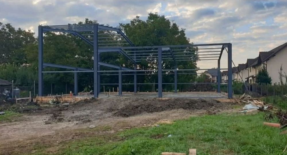 Vând structura metalica