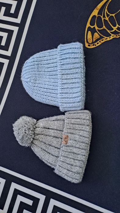 Продам шапки за 2500 все в идеальном состоянии