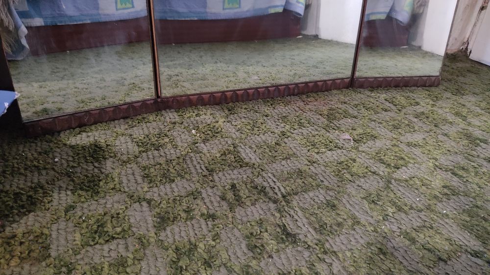 Продавам старинно огледало