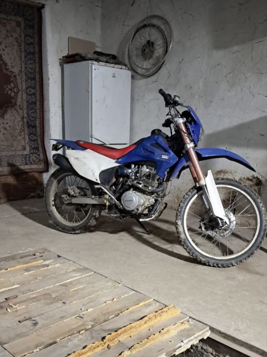 Мотоцикл эндуро 250куб