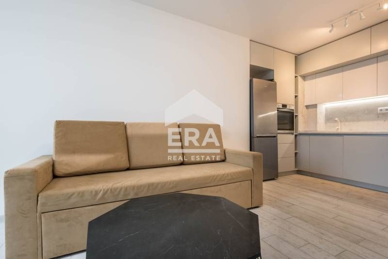 Двустаен, обзаведен, югоизточен апартамент за продажба, с морска панор