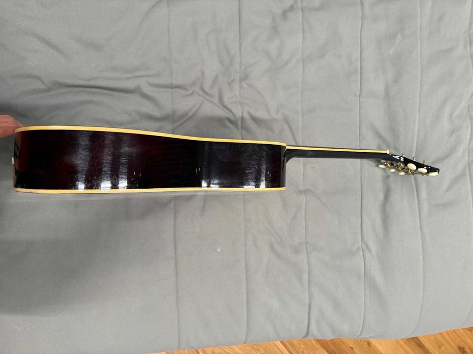 Электрогитара "Rocket" и акустика "Agnetha"