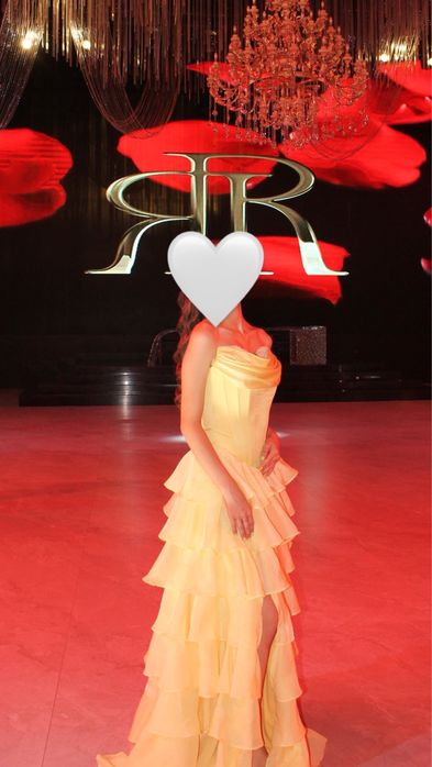 Желтое выпускное платье, сшито на заказ