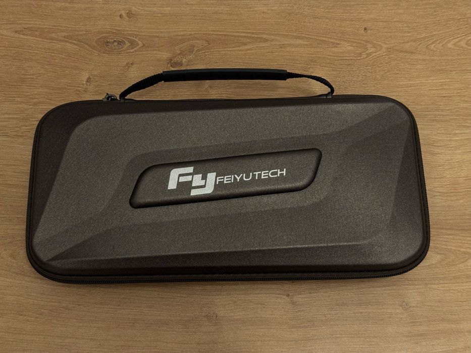 Cameră digitală ultra-compactă Sony RX0 + gimbal