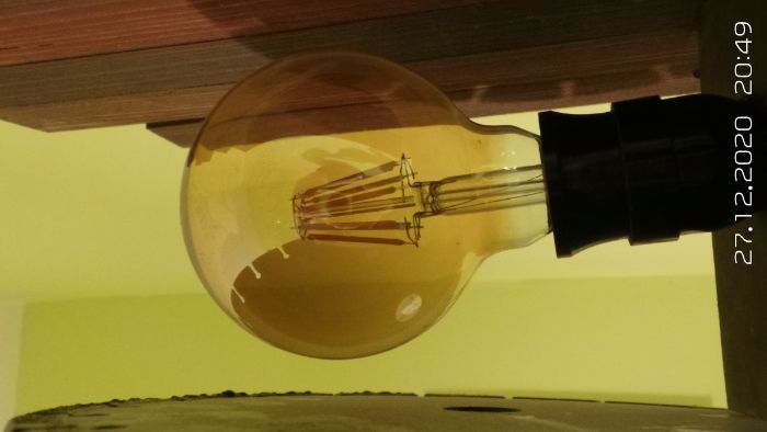 Стенна лампа от дърво и метал