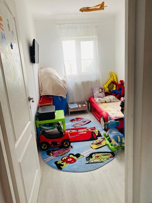 Vand apartament 3 camere decomandat