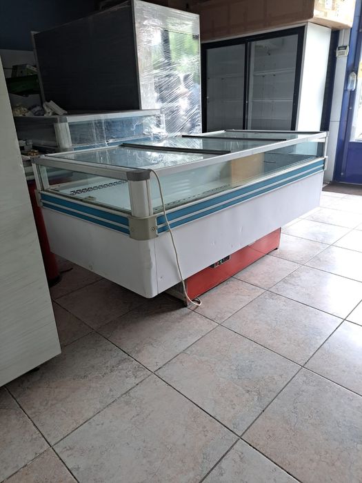 Витринный холодильник