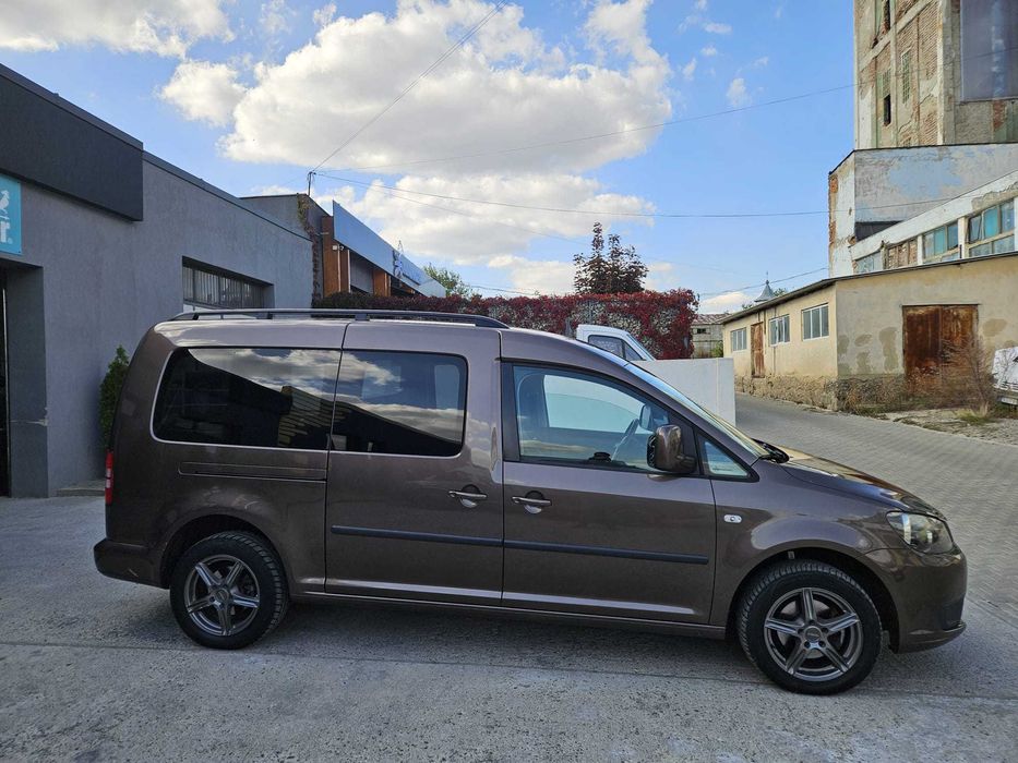 Vand Volkswagen Caddy 2012, Schimb cu model asemanator(Monovolum) cu cutie automata .