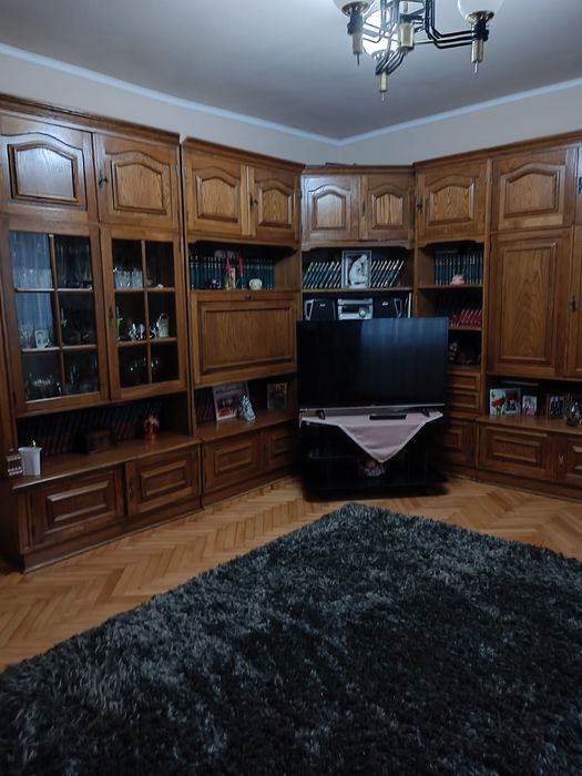 Închiriez apartament